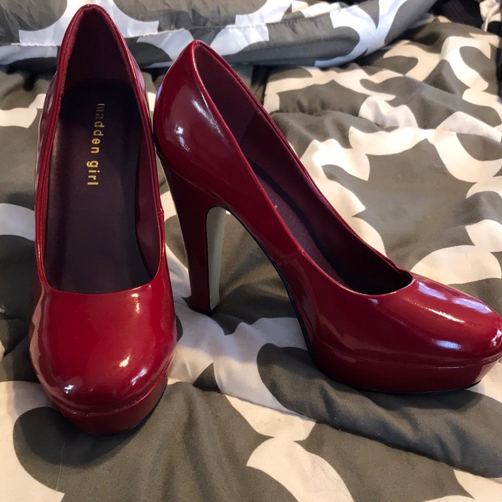 NWOB 6.5 Madden Girl cherry red patent pumps